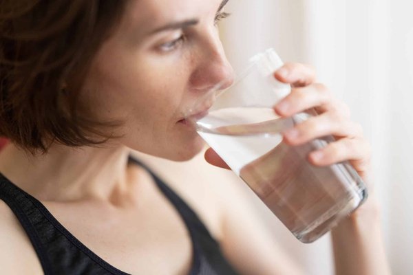 Comment hydrater sa peau naturellement : 10 conseils pour une peau saine et éclatante